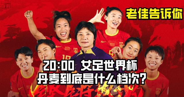 A：三家姐其实是在做潜伏的工作的时候，穿着旗袍，戴着假发，她那一面其实显示了比较女性的一面，她穿旗袍的话有一种妩媚的感觉。