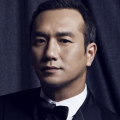 这个意外的“真摔”，将李淇内心的天翻地覆外化得淋漓尽致，成为全片最揪心的时刻之一。