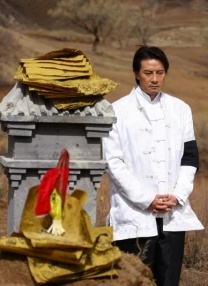 巧合的是河正宇本名叫金圣勋，韩文写法和金成勋导演名字一样，两个同名人的合作，也成为一桩美谈。